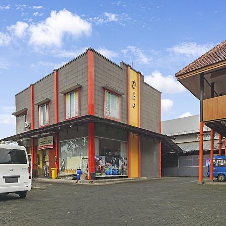 Oyo 91084 Oke Guest House Malang Ngoại thất bức ảnh