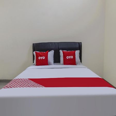 Oyo 91084 Oke Guest House Malang Ngoại thất bức ảnh