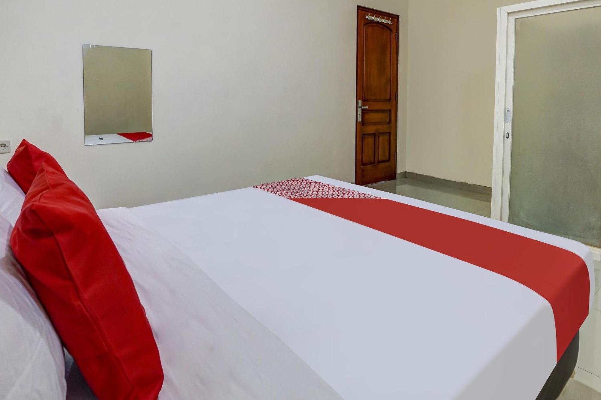 Oyo 91084 Oke Guest House Malang Ngoại thất bức ảnh