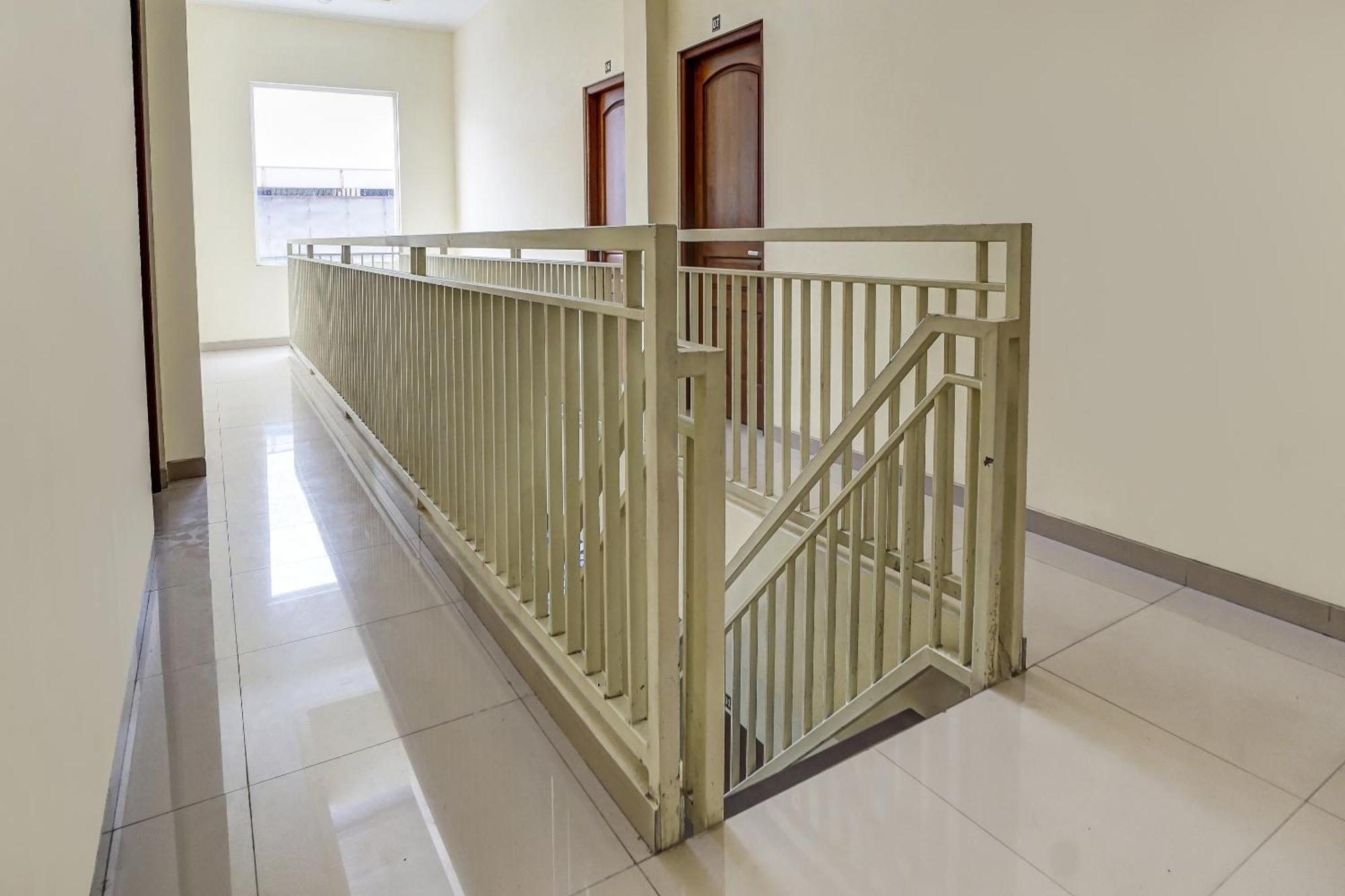 Oyo 91084 Oke Guest House Malang Ngoại thất bức ảnh