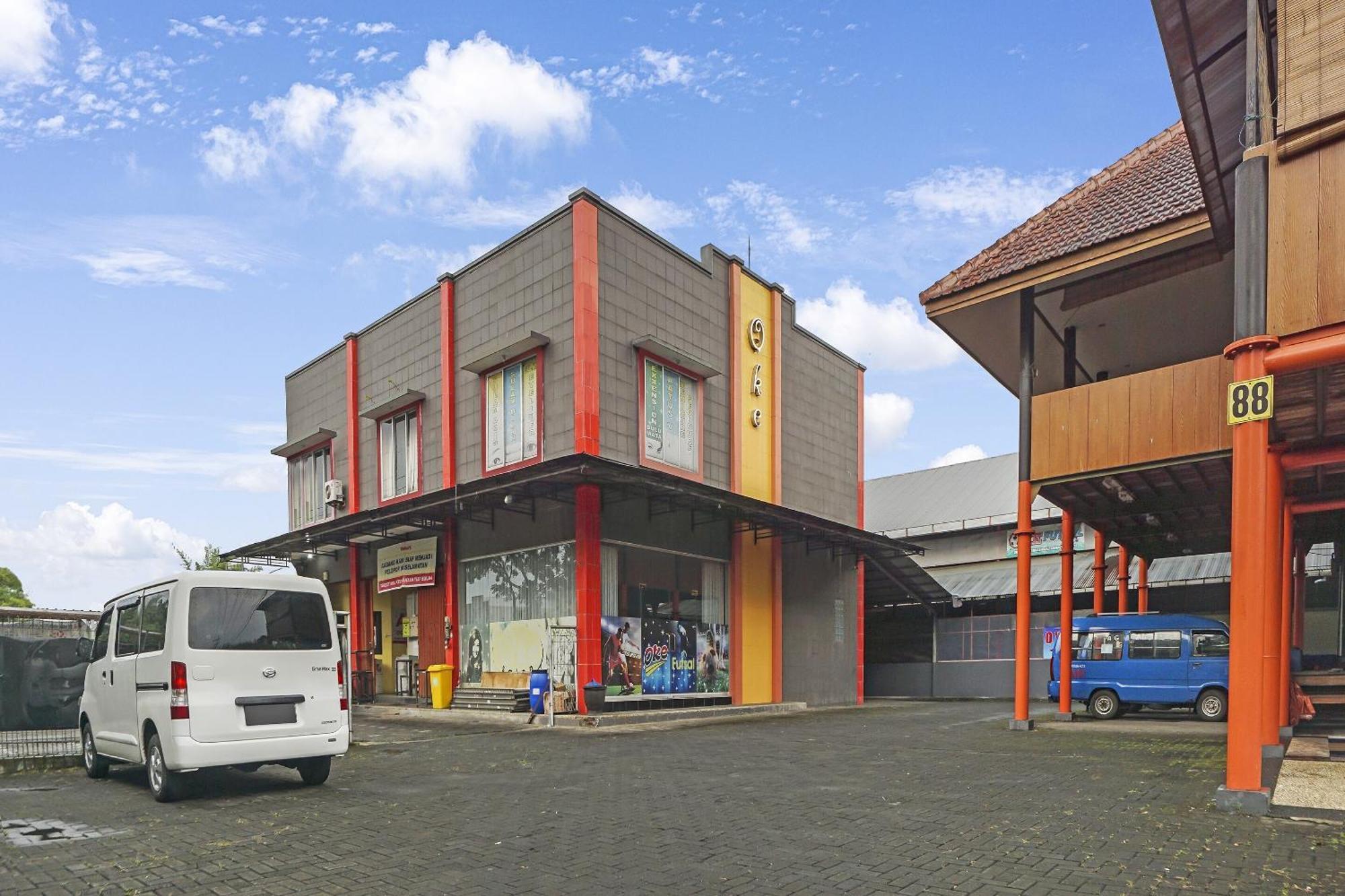 Oyo 91084 Oke Guest House Malang Ngoại thất bức ảnh