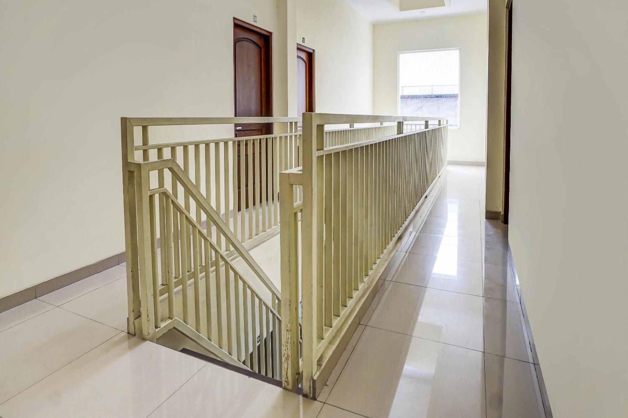 Oyo 91084 Oke Guest House Malang Ngoại thất bức ảnh