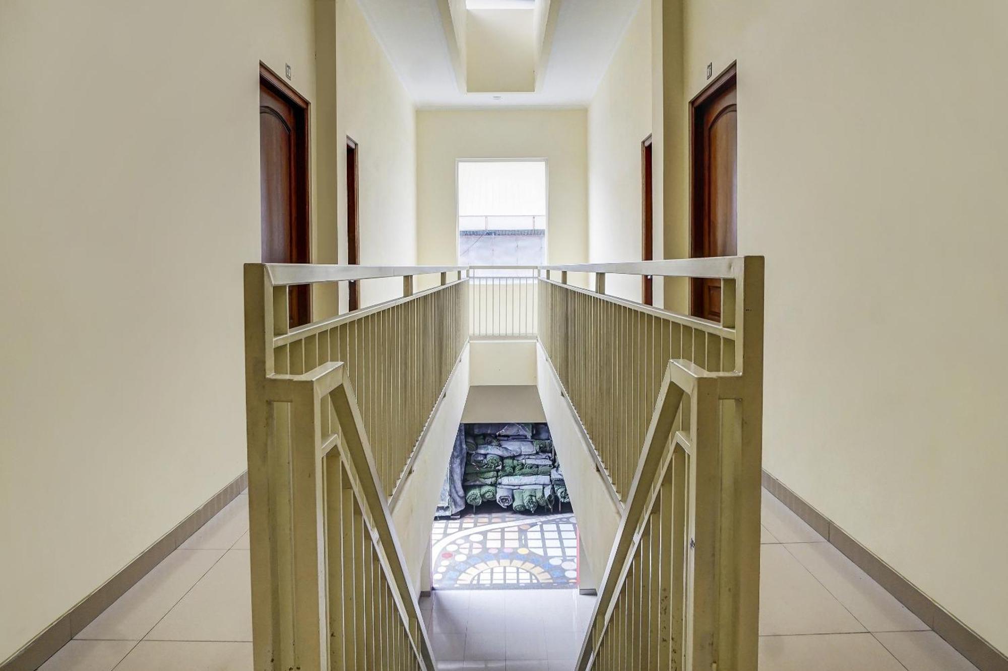 Oyo 91084 Oke Guest House Malang Ngoại thất bức ảnh